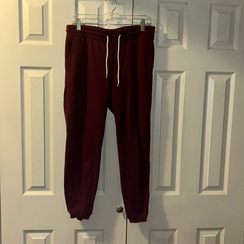 Old Navy Women's sweatpant joggers in maroon